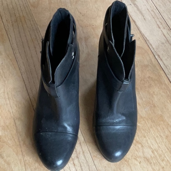 Rag & Bone Harrow Black Leather Ankle Boot. 39 - Picture 10 of 15